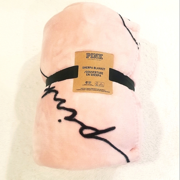 Victoria's Secret PINK Sherpa Blanket NWT - Picture 4 of 8
